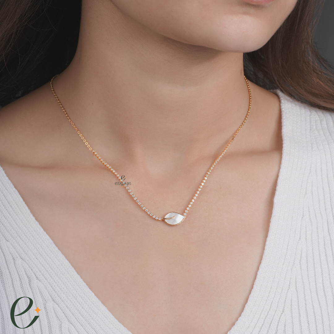 Women white leaf delight necklace