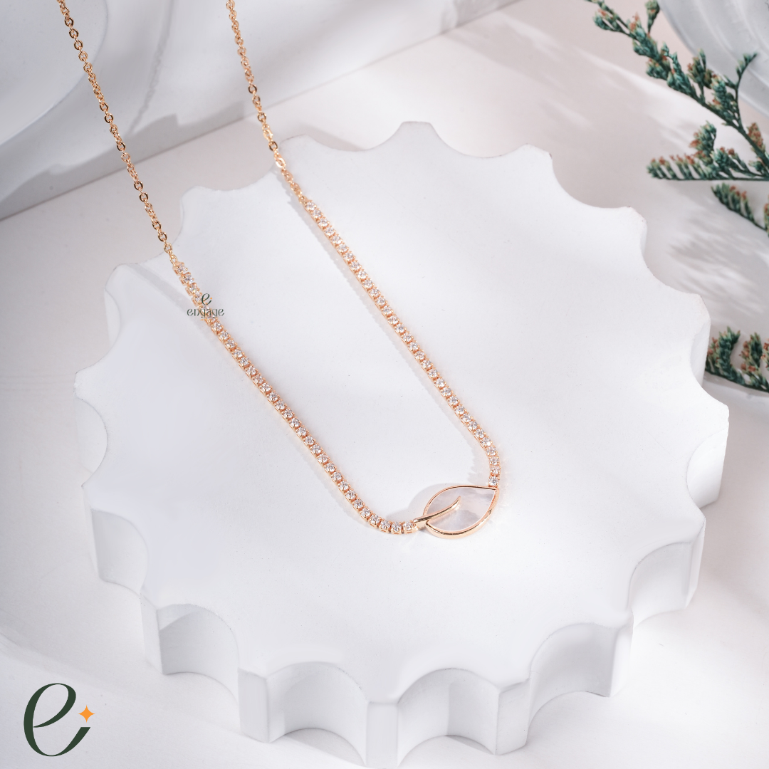 Pendant women white leaf delight necklace
