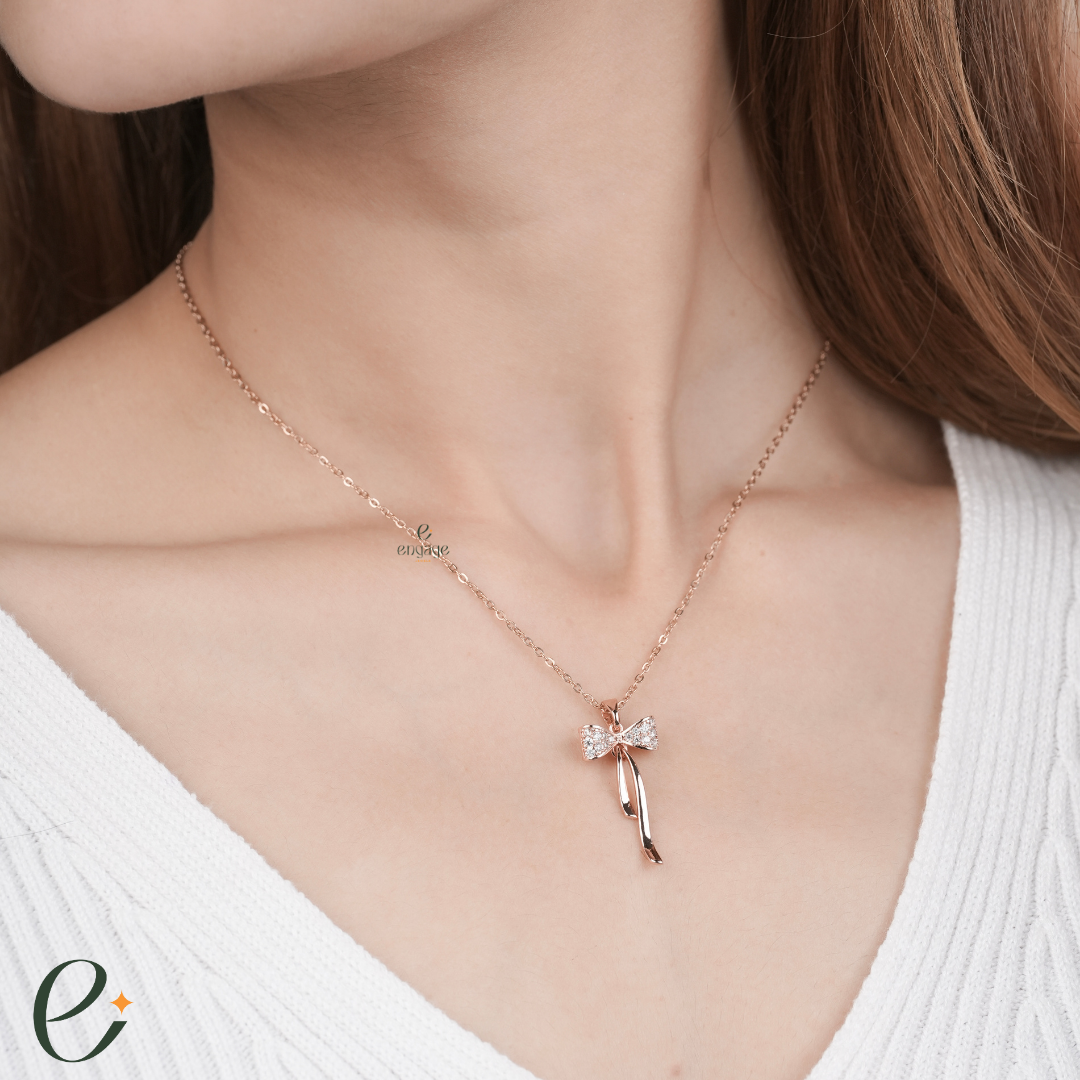 Glamour Bowtie Diamond Pendant