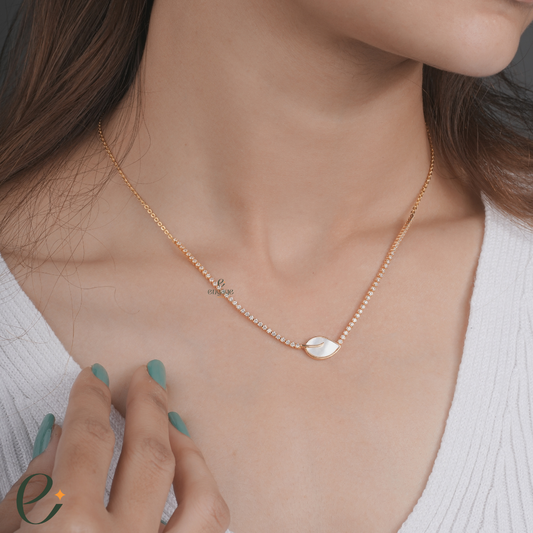 Women white leaf delight necklace
