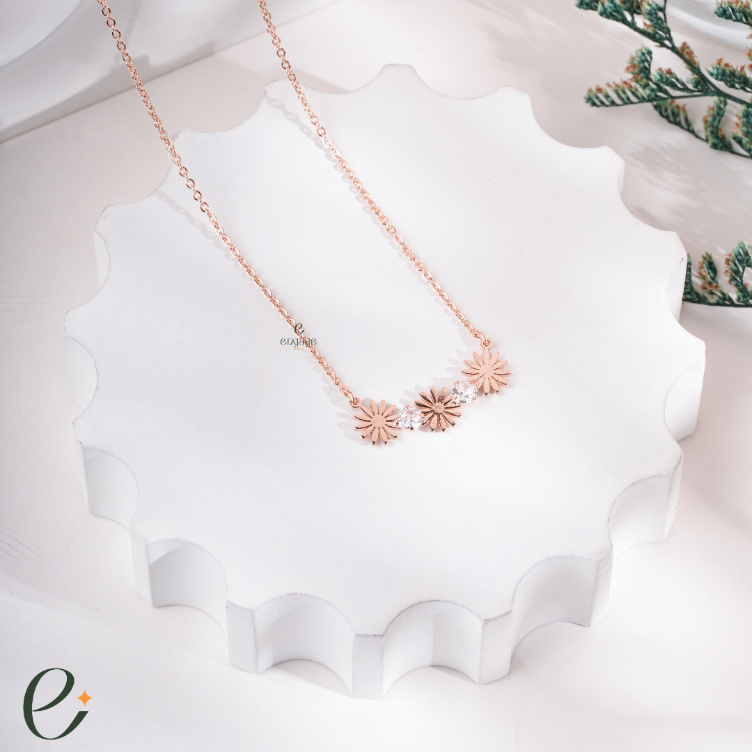 daisy trio necklace