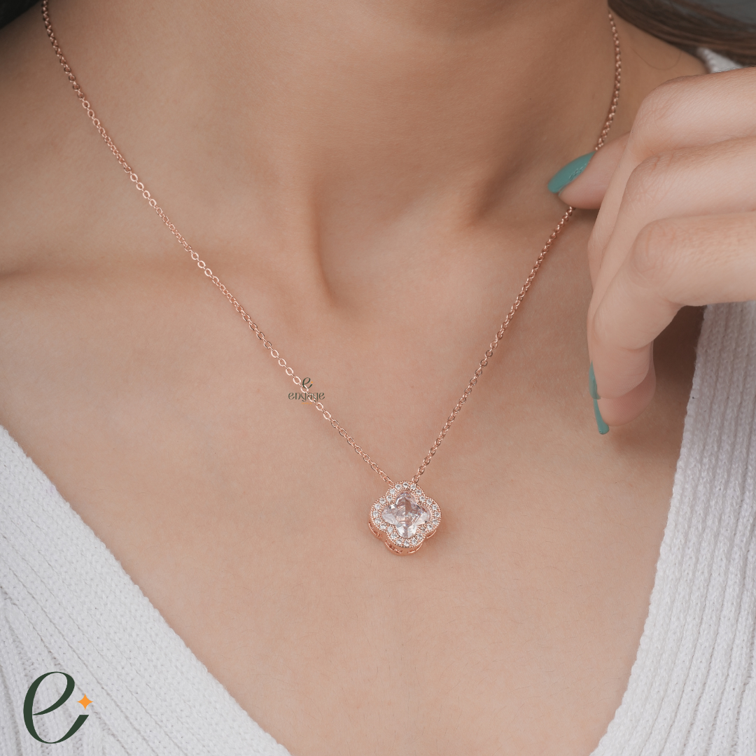 Fourfold elegance pendant gold price