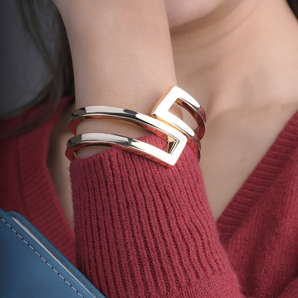 Linear Gold Bracelet